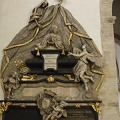 dom-wandskulptur